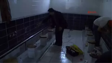 Arıza Bahanesiyle Suyu Kestirip Caminin Musluklarını Çaldılar