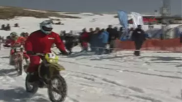 Motosiklet Sporcuları Bu Kez Kar Pistinde Yarıştı