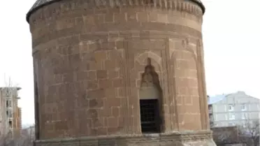 Ahlat'ta Tarihi Mekanlar Temizleniyor
