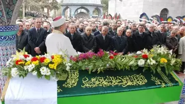 Aziz Kocaoğlu Babasını Son Yolcuğuna Uğurladı