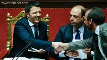 İtalya'da Renzi Hükümeti Güvenoyu Aldı