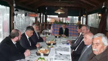 Kaymakam Korkmaz Adaylara ve Parti Başkanlarına Yemek Verdi