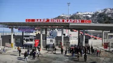 Sarp Sınır Kapısı'ndan Geçiş Yapan Yolcu Sayısında Rekor Artış