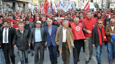İzmir'de Sendikalar Hükümeti Protesto Etti