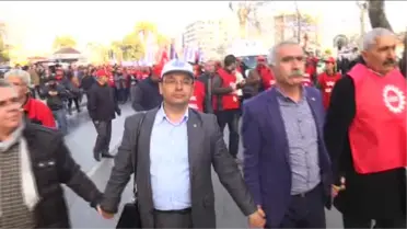 İzmir'de Sendikalar Hükümeti Protesto Etti