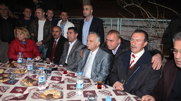 Bayraklı Belediye Başkanı Karabağ'a Şiirli Karşılama