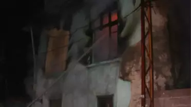 Hırsızlara Pankartla Mesaj Verilen Ev Bu Kez Yandı