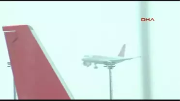 Kırım'a İnemeyen Atlasjet Uçağı Geri Döndü