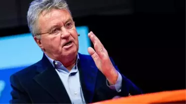 Hiddink Hollanda'da Dümene Geçiyor