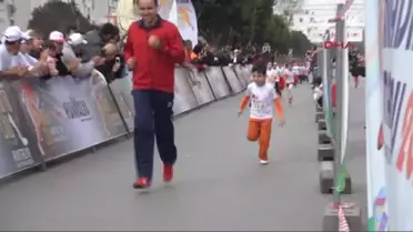 Yüksek Topukla 100 Metre Koştular