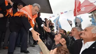 Başkan Kocaoğlu, Menderes Seçim Bürosu'nun Açılışına Katıldı