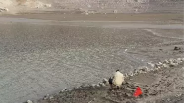 Sular Çekilince Tarihi Mezarlık Ortaya Çıktı