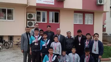 Kozan'daki Okullara Güreş Malzemesi Desteği