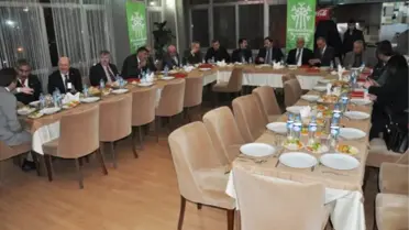 Palandöken Belediye Başkanından Meclis Üyelerine Yemek