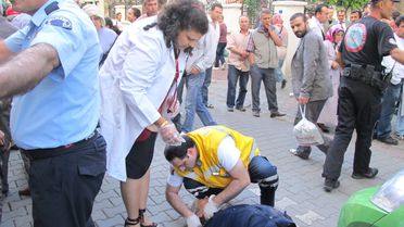 Adana'da Yaşlı Kadına Engelli Dayağı