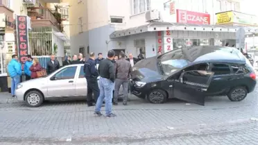 Aydın'da Virajı Alamayan Bayan Sürücü Araçların Üzerine Çıktı