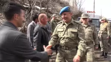Genelkurmay Başkanı'nın 18 Mart Davetiyesini, Şehit Korucunun Ailesine Tuğgeneral Sönmez Verdi