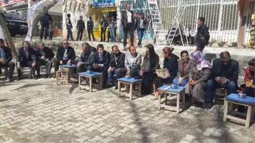 AK Parti'li Beyaz Başbakan'a Dua Almak İçin Köy Yollarında