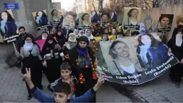 Hakkari'de Kadınlar Paris'te Öldürülen 3 Kadını Unutmadı