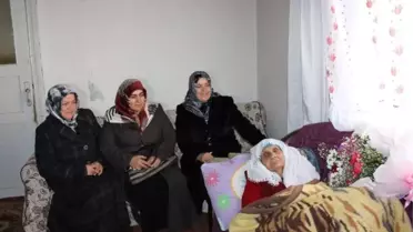 Oltu AK Parti Kadın Kollarından 103 Yaşındaki Nineye Ziyaret