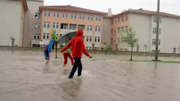 Elbistan'da Şiddetli Yağışlar Su Baskınlarına Yol Açtı