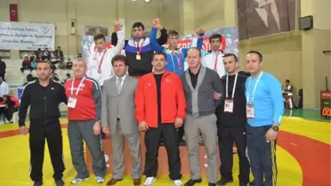 Şahinbey Belediye Sporlu Güreşçiler Başarıya Doymuyor