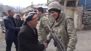 Beytüşşebap'ta BDP'lilerden Askerlere 'İyi Nöbetler' Dileği
