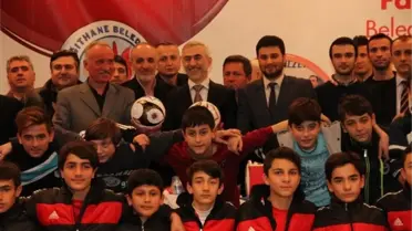Kağıthane Belediyesi'nden Amatör Sporculara Malzeme Yardımı
