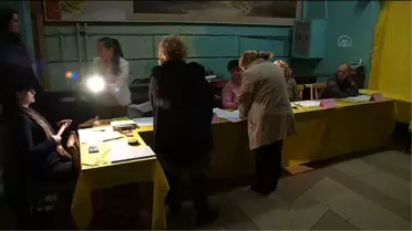 Kırım'daki referandumda oy verme işlemi başladı -