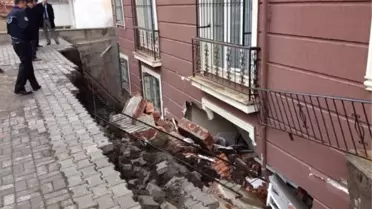 Devrilen İstinat Duvarı Öğrencileri Korkuttu