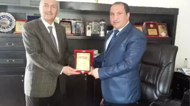 Ak Partili Çiçekli Belediye Başkanı Kılıç, Plaketle Ödüllendirildi