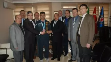 Kastamonulu Sporcu Yusuf Uçak Türkiye Bilek Güreşi Şampiyonu Oldu