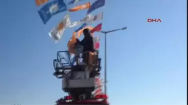 CHP'li Vekil, İtfaiyeyi AK Parti Bayrağı Asarken Görüntüledi