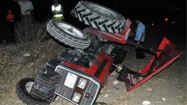 Simav'da Traktör Devrildi: 2 Ölü