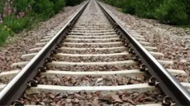 Rayların Üzerine Düşen Genci Tren Ezdi