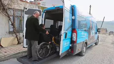 Başakşehir'de Engelliler Sınava Özel Araçla Götürüldü