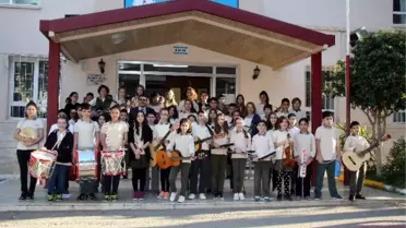 Devlet Okulunda 55 Kişilik İstiklal Marşı Orkestrası