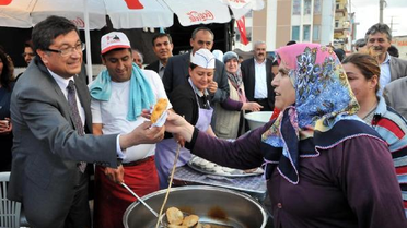 Belediyenin Karşısına Yörük Çadırı Kurdu