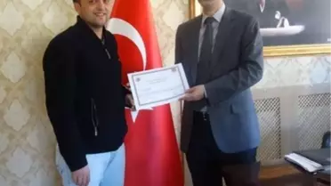 Hani Kaymakamı Sarı'dan Yılın Doktoruna Başarı Belgesi