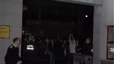 Kız Öğrencilerden 'Yatak' Eylemi