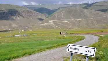 Iğdır'da Köy Yollarının Trafik Yön Levhaları Yenileniyor
