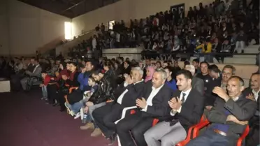 Şemdinli'de Madde Bağımlılığı Konulu Tiyatro Yapıldı