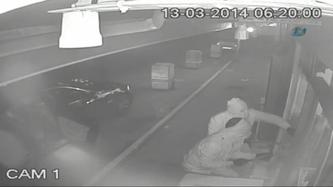 Kahraman Çaycı, Soyguncuları Bayrak Direğiyle Kovaladı