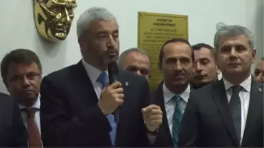 AK Parti, Rozetini Ordu Büyükşehir Başkanına Teslim Etti