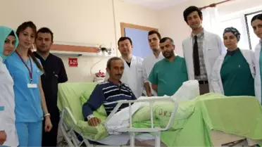 Çay Budarken Kopan Bacağı Yerine Dikildi