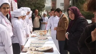 İsrafı Önlemek İçin Bayat Ekmekten Pasta Yaptılar