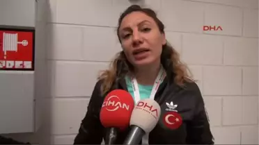 4.5 Aylık Hamile Ama Milli Takımı Yalnız Bırakmıyor