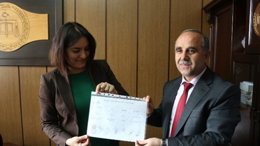 Gördes'in Başkan Akyol Mazbatasını Aldı