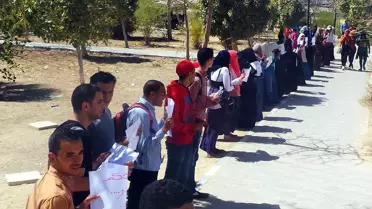 Mısır'da Öğrenciler Darbe Karşıtı Gösteri Düzenledi