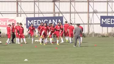 Konyaspor Deplasmanda 'Bakkal' ile Güldü